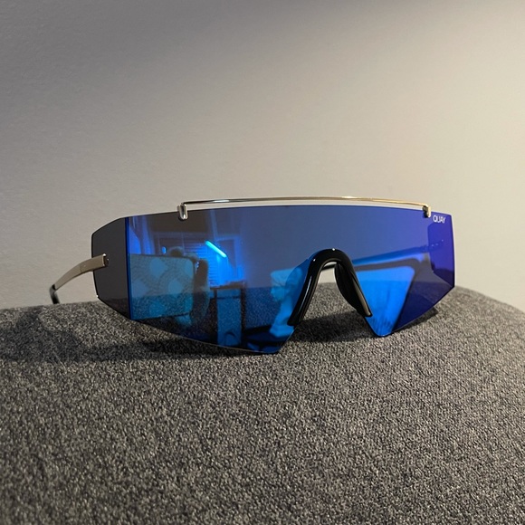 Quay Transcend Sunglasses in Blue - Picture 4 of 11